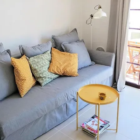 Cozy In A Quiet Residential Area 칼레타데푸스테