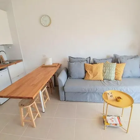 Апартаменты Cozy In A Quiet Residential Area